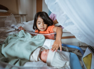 deuxième issue de l'accouchement, naissance, césarienne, accouchement par voie vaginale