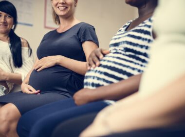 give birth, where should you give birth, birth options in the united states, prenatal care in the united states, giving birth in a hospital, giving birth in a birth center, giving birth at home, homebirth, midwife, midwives, OB/GYNs