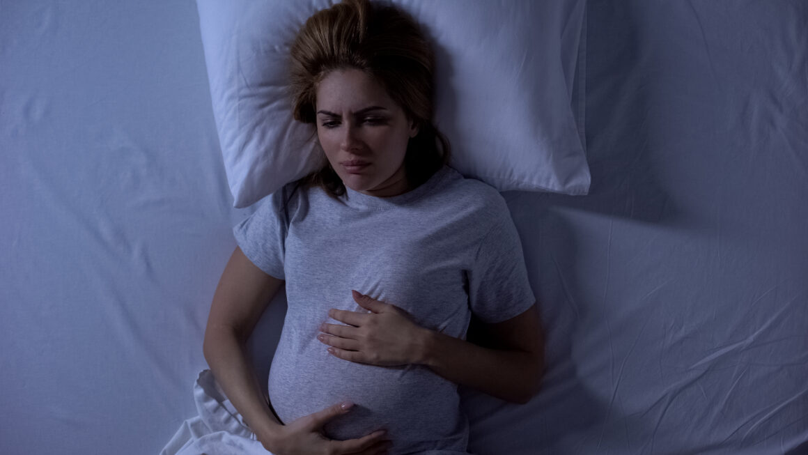 pregnancy insomnia, trouble sleeping, risks, treatment