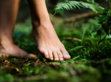 grounding, earthing, what is grounding, is grounding good for you, is earthing good for you, grounding mat, grounding sheet, grounding stress relief, grounding inflammation,