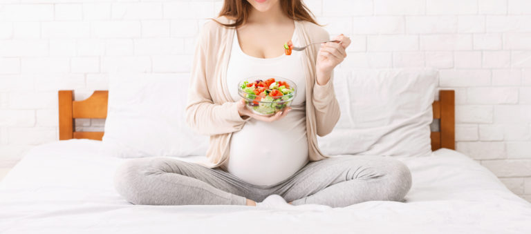Embarazo y dieta, embarazo y dieta saludable, embarazo y nutrición, embarazo y alimentos a evitar, embarazo y dieta recomendada, embarazo y alimentos recomendados, nutrientes durante el embarazo, qué deben comer las embarazadas, qué no deben comer las embarazadas, qué alimentos deben evitar las embarazadas