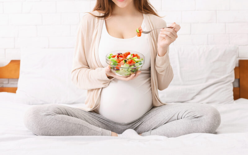 Pregnancy and diet, pregnancy and healthy diet, pregnancy and nutrition, pregnancy and foods to avoid, pregnancy and recommended diet, pregnancy and recommended foods, nutrients during pregnancy, what should pregnant women eat, what shouldn’t pregnant women eat, what foods should pregnant women avoid